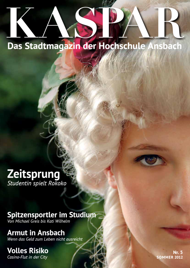 Cover Ausgabe 5: Gesicht einer jungen Frau mit Perükke aus dem Rokoko. Titel: "Zeitsprung, Studentin spielt Rokoko"