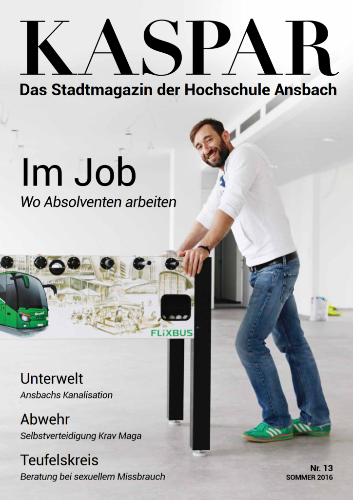 Cover Ausgabe 13: Flixbusgründer lehnt sich auf Tischkicker. Titel: "Im Job - Wo Absolventen arbeiten"